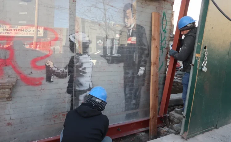 Banksy'nin sokak resmi taşındı, semt sakinleri mutsuz