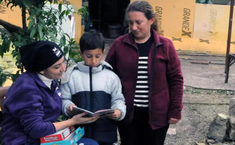 6 Şubat'ta oğlundan ayrılıp Hatay'a koştu: Depremzede çocuklara annelik yapıyor
