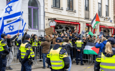 Hollanda’da ilk Holokost Müzesi açılışında Herzog protestosu: Lahey’i gösteren pankartlar taşıdılar