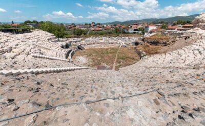 İznik’te gladyatörlerin dövüştüğü antik tiyatro ziyarete açıldı