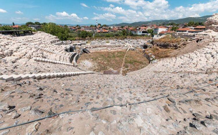 İznik'te gladyatörlerin dövüştüğü antik tiyatro ziyarete açıldı