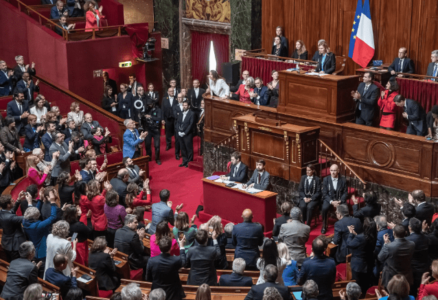 Fransa kürtajı anayasal güvence altına alan ilk ülke oldu: Hiçbir demokrasi dokunulmaz değildir