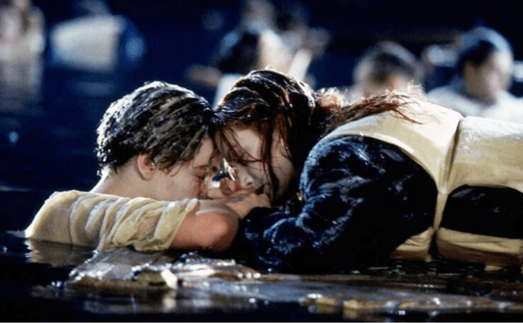 'Titanic'in meşhur tahtası 718 bin dolara satıldı