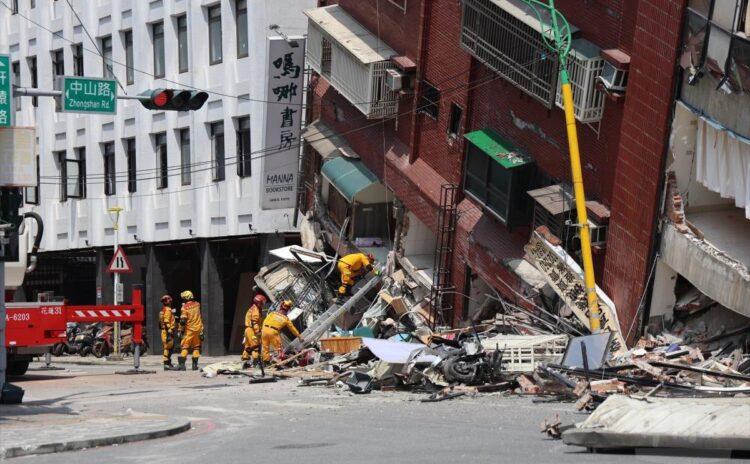 Tayvan'da 7,4 büyüklüğünde deprem oldu, 23 milyon nüfuslu adada 10 kişi öldü