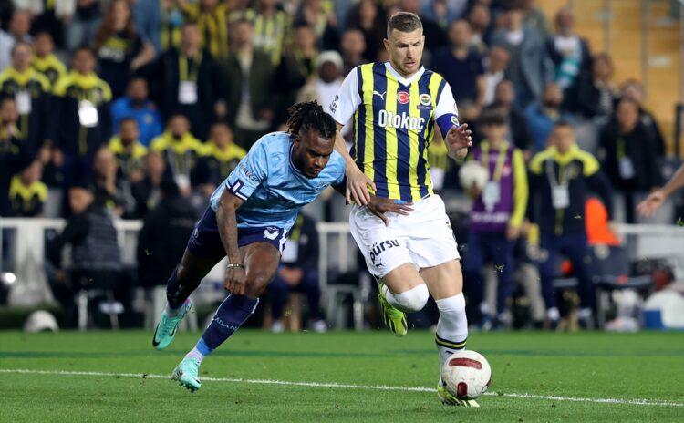 'Olağanüstü' Fenerbahçe 'Demir'i ustalarıyla dövdü