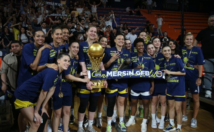 Fenerbahçe'nin mükemmel sezonu: Dördüncü şampiyonluk geldi
