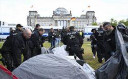 Almanya’da Filistin protestoları: Parlamento önünde çadır kurdular, polis dağıttı