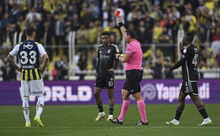 Beşiktaş derbilerde kızarıyor