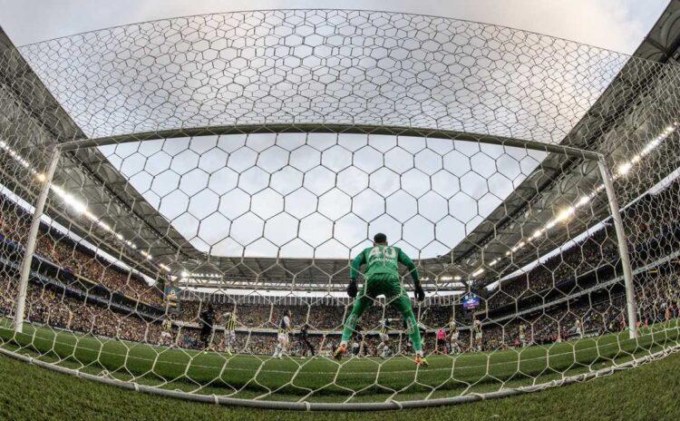 Fenerbahçe Kadıköy'de kalesini aylardır kapatamıyor