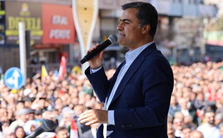 Van'da mazbata kaybedene veriliyor: DEM 'kumpas' dedi, CHP Erdoğan'ın sözünü hatırlattı