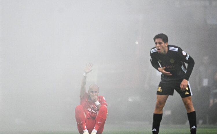 TFF 1. Lig'de sıradan gün! Futbolcular dumandan fenalaştı