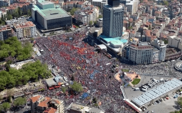 1 Mayıs bayram ama İstanbul'da sıkıyönetim gibi... Bugün hareket etmek de, bir yerden bir yere gitmek de çok zor