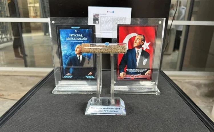 Uzaya gönderilen Atatürk fotoğrafı Adana'da sergileniyor