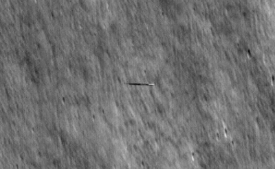 NASA’nın uzay aracı, Ay’ın çevresinde ilginç bir cismin görüntüsünü yakaladı ama heyecanlanmayın