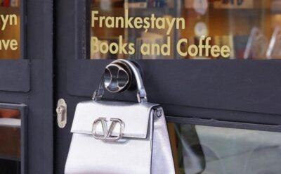 Lüks çantayı bağımsız Frankeştayn kitabevinin kapısına kim astı