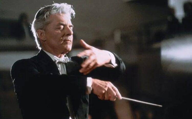 Gözleriyle orkestraya hükmeden şef Herbert von Karajan