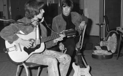 John Lennon’ın tavan arasında bulunan gitarı açık artırmaya çıkıyor