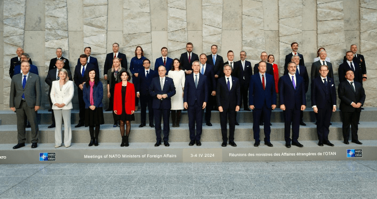 NATO toplantısında 'Trump-geçirmez' önlemler ve Rusya'dan 'Soğuk Savaş zihniyetine döndüler' çıkışı