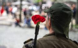 Diktatörlüğün sonu, baharın gelişi: Portekiz Karanfil Devrimi’nin 50. yıldönümünü kutluyor