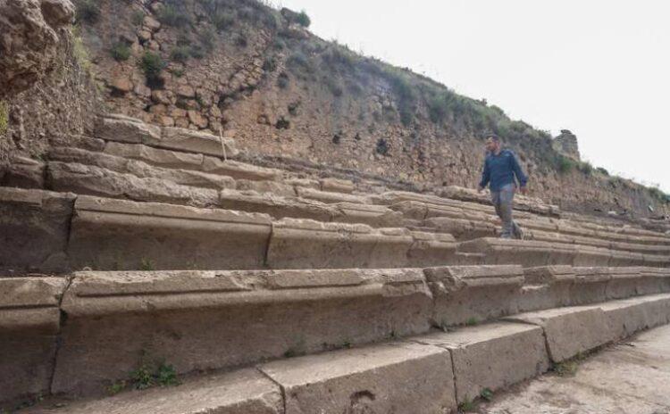 Sillyon antik kentinde 10 bin kişilik stadyum gün yüzüne çıkarılıyor