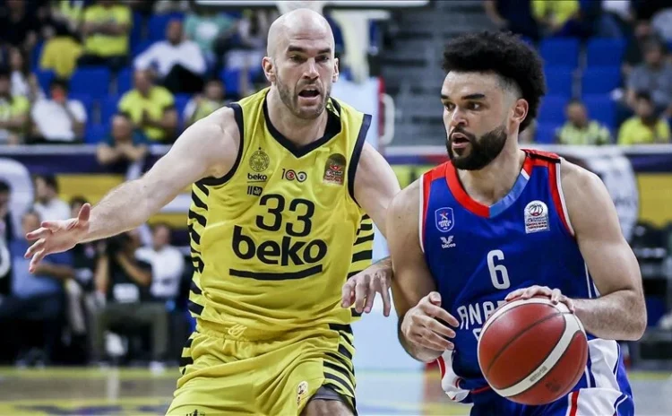 EuroLeague'de Türk derbisi: Fenerbahçe saha avantajı, Anadolu Efes play-in için parkede