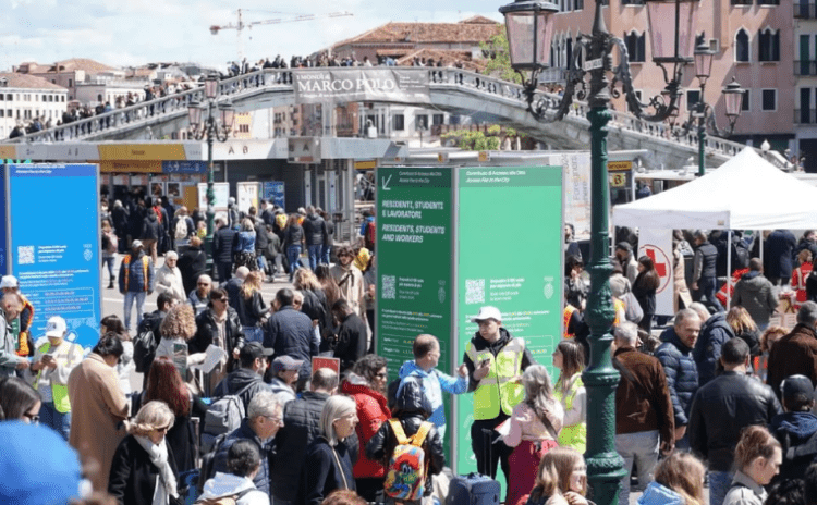 Venedik'e giriş ücretli, kent sakinleri tepkili: Ortalığı tema parkına çevirdiniz!