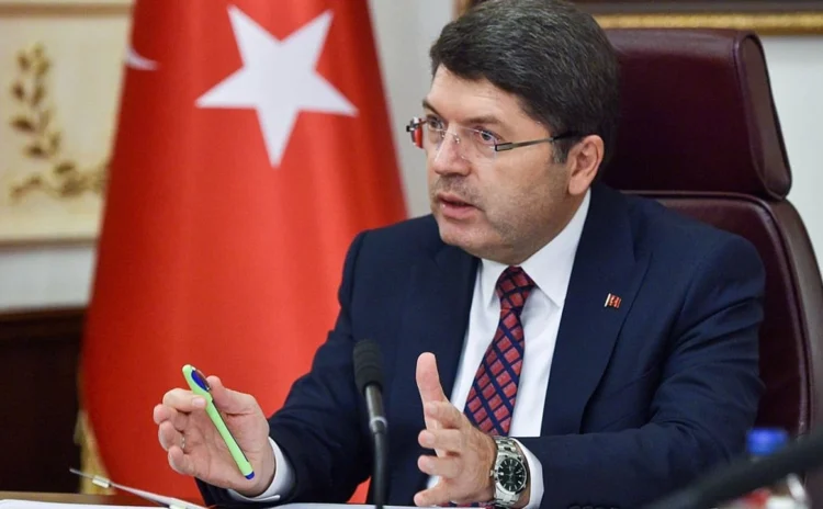 Bakan Tunç’un parti kapatma sözlerine DEM Parti’den tepki: Parmak sallamasınlar