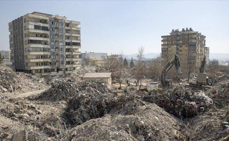 103 kişinin öldüğü binadan çıkan depremzede: Apartmanda demir yoktu