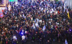 İsrailliler sokaklara dökülüp Netanyahu’ya seslendi: Ateşkesi kabul et