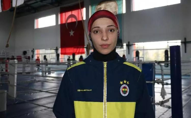 Ölümden döndü: Milli boksör Rabia Topuz'u yılan ısırdı