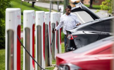 Tesla gaza basıyor: Şarj istasyonlarına 500 milyon dolar yatıracak