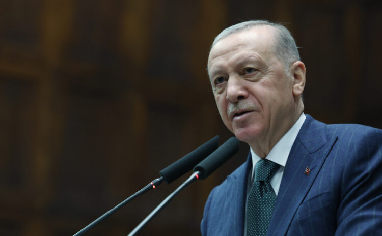 Tayyip Erdoğan Ak Parti’deki erimeyi durdurabilecek mi?