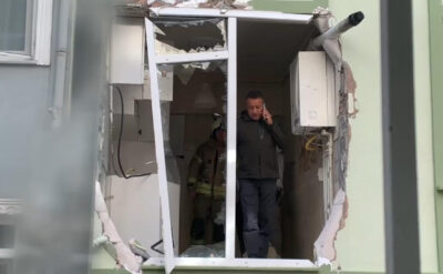 Beşiktaş’ta apartmanda patlama: Kapıyı açtığı gibi camlar havaya uçtu
