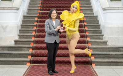 Tayvan Cumhurbaşkanı ülkenin gururu drag queen’i makamında ağırladı