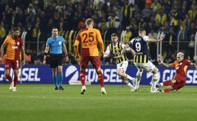 Galatasaray şampiyonluk, Fenerbahçe ise son bir umut için sahada