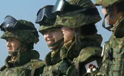 Japon ordusu: ‘Kızları da alıyorlar askere’ ama taciz de ediyorlar