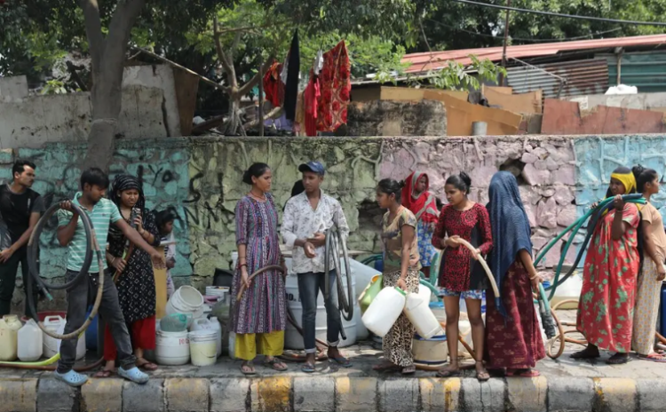 Hindistan pişiyor: Yeni Delhi 52,3 dereceyle kendi sıcaklık rekorunu kırdı