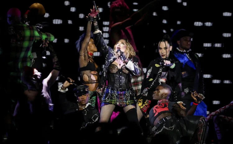 Rekorların plajı: Madonna Copacabana Plajı'nda 1.6 milyon kişiye konser verdi