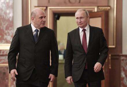 Putin 'devam' dedi, Rusya'da başbakan değişmedi