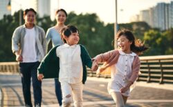 ‘Çocuğun ortak velayeti’ yasası Japonya’yı ikiye böldü