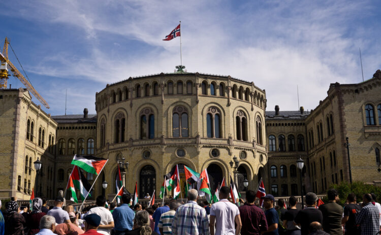 İlk somut adım Norveç'ten: Evraklar Filistin'e teslim edildi
