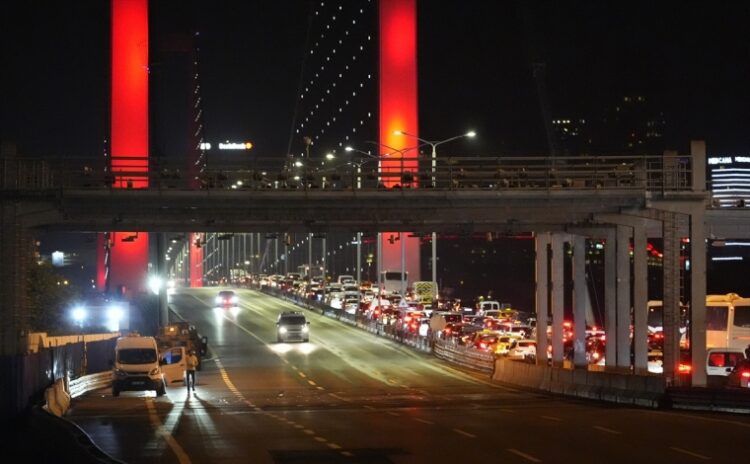 Boğaz Köprüsü 'SMA' eylemi nedeniyle iki saat trafiğe kapalı kaldı