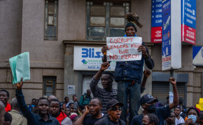 Kenya vergi paketine karşı ‘Öfkenin 7 Günü’ sokakta: Parlamento binasını basıp ateşe verdiler