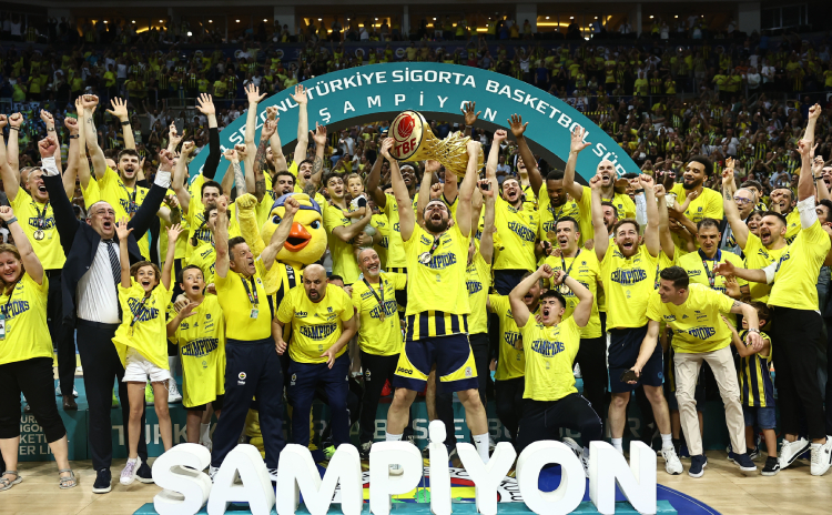 Potanın rengi sarı lacivert... Fenerbahçe şampiyon