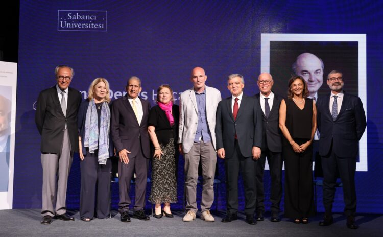 Sabancı Üniversitesi'ndeki Kemal Derviş anmasında Abdullah Gül sürprizi