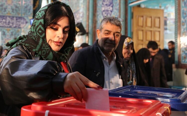 İran sandık başında: İki aday yarıştan çekildi, reformist aday anketlerde lider