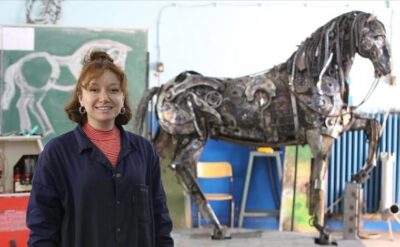 Esnaf-sanatçı dayanışması: Hurda araçlardan modern bir Truva atı yarattı