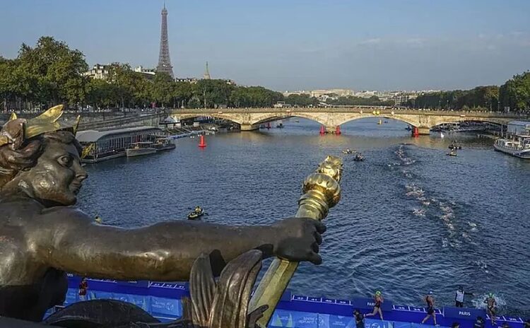 Paris'teki protestocular olimpiyatların 'içine etti': Triatlon yarışları ertelendi