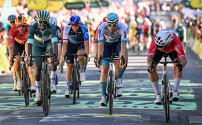 Fransa Bisiklet Turu’nda uçan bir Hollandalı