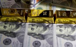 Altın kâr satışlarıyla geriledi, dolar ve euro yatay seyirde